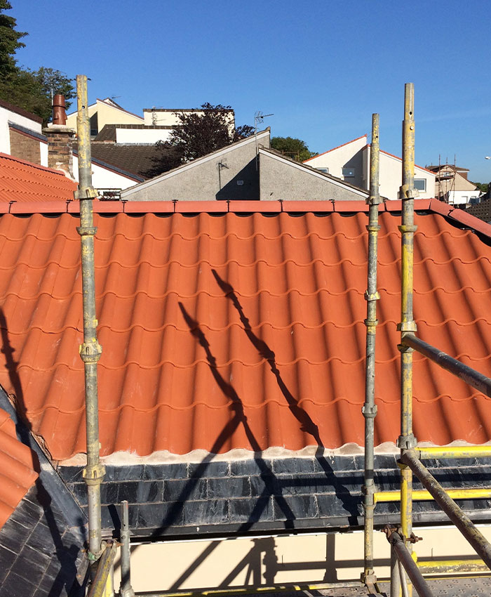 Couverture - Zinguerie - Charpente - Ramonage, contactez Couvreur & Co, entreprise de couverture à Issy-les-Moulineaux (92130) dans les Hauts-de-Seine (92)